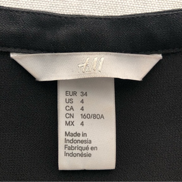 H&M Short-Sleeves Pleated Black Blouse - Women's 4 - Picture 12 of 13